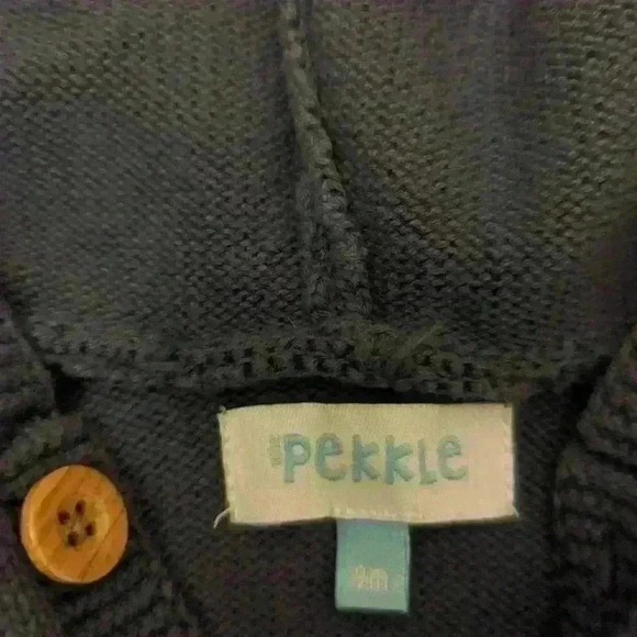 Baby Gap bundle 1 Gap jacket, 2 sweatshirts - size 6-9 mts - like new - Picture 6 of 7